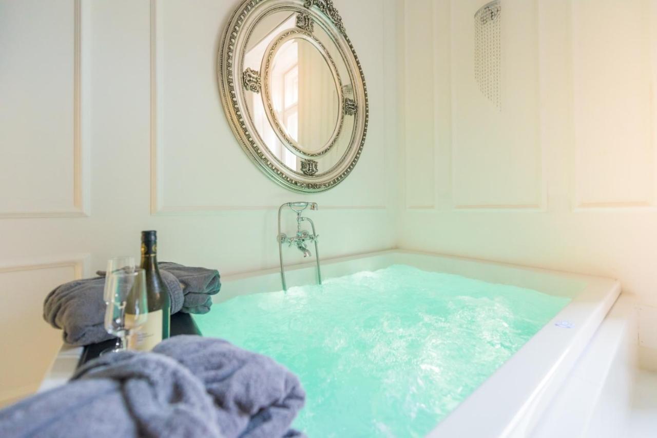 Jacuzzi Sinagoga View Apartment Budapest Bagian luar foto
