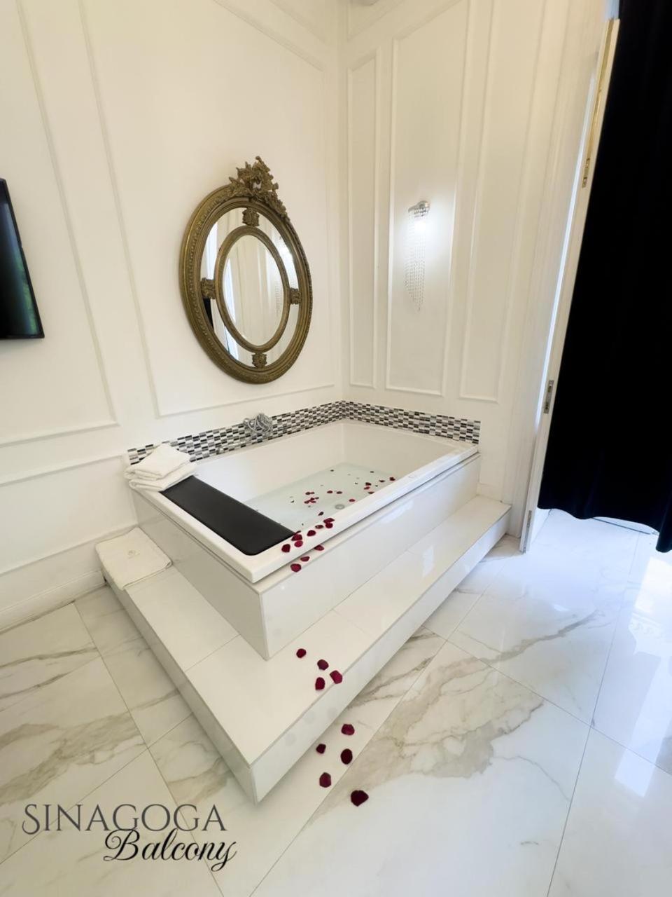 Jacuzzi Sinagoga View Apartment Budapest Bagian luar foto