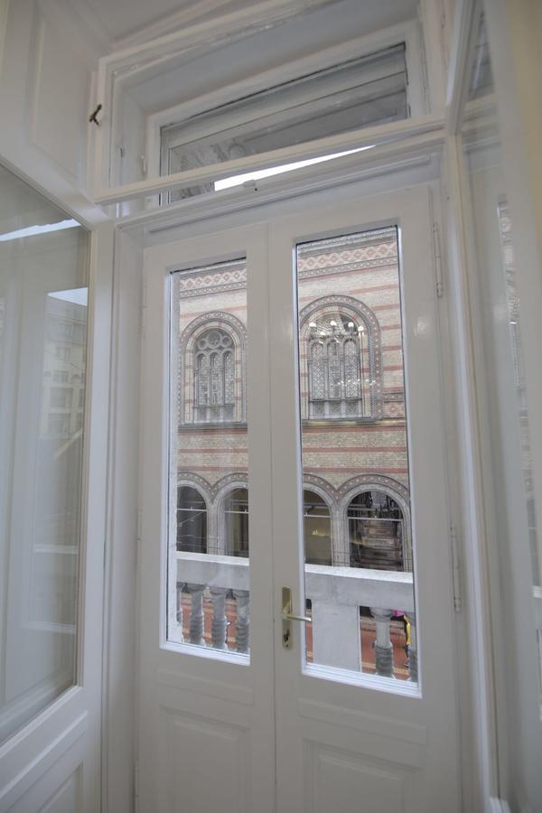 Jacuzzi Sinagoga View Apartment Budapest Bagian luar foto